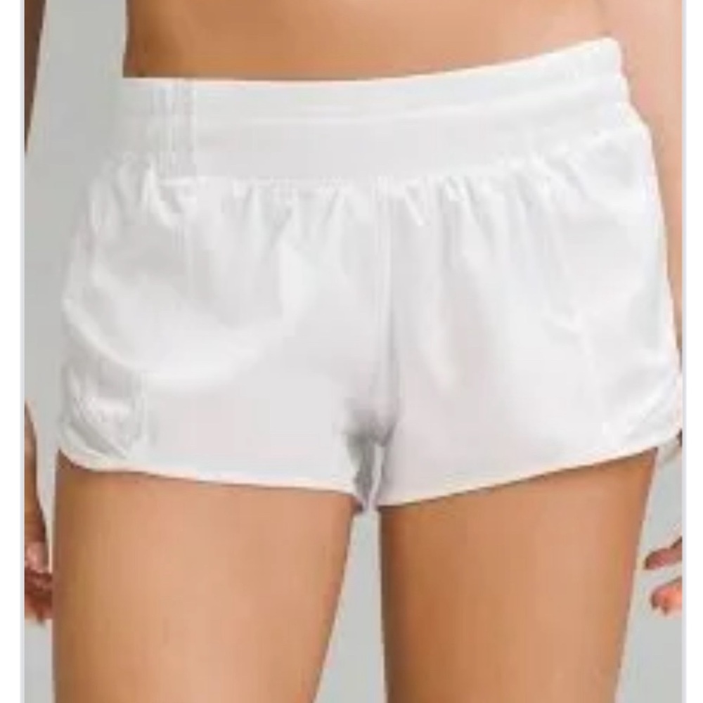 White Lululemon hotty hot shorts 2.5 in